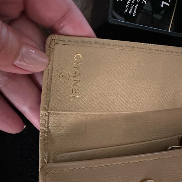 Authentic CHANEL with Box- keyholder with replacement hooks🖤 - Picture 4 of 6